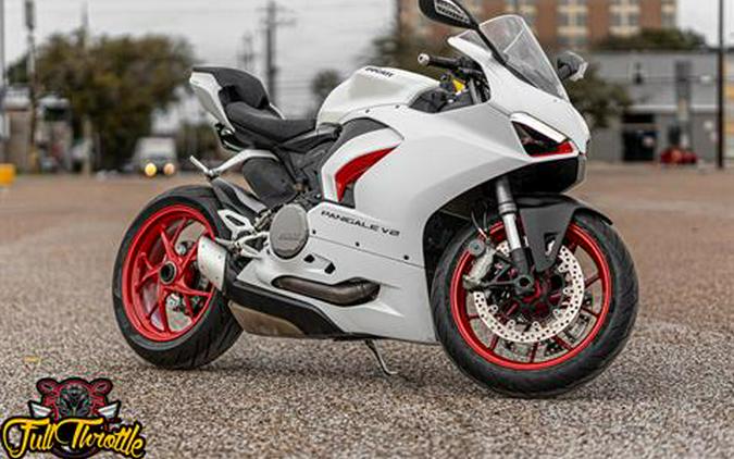 Watch now! 2020 Ducati Panigale V2 |Visordown Review...