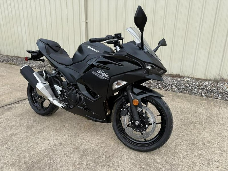 2026 Kawasaki Ninja® 500 ABS Metallic Flat Spark Black