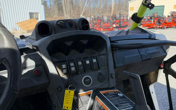 2015 Can-Am Maverick™ Max X® ds 1000R