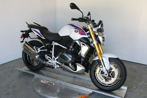 2020 BMW R 1250 R Review with Select Package (21 Fast Facts)