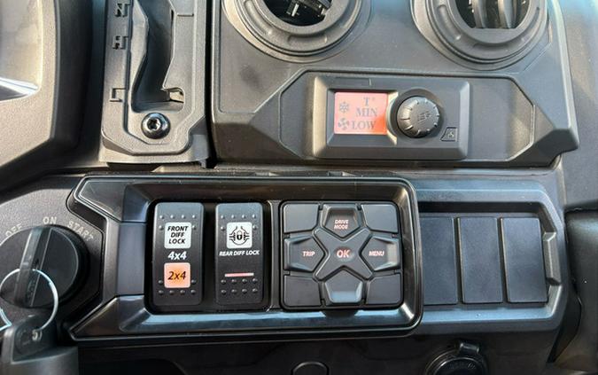 2025 Can-Am Defender Limited HD10