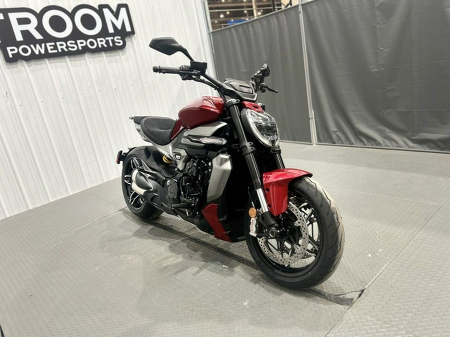2026 Ducati XDiavel V4 Burning Red V4