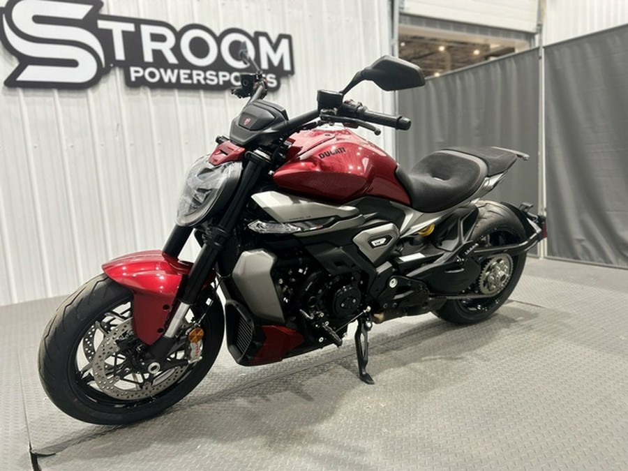 2026 Ducati XDiavel V4 Burning Red V4