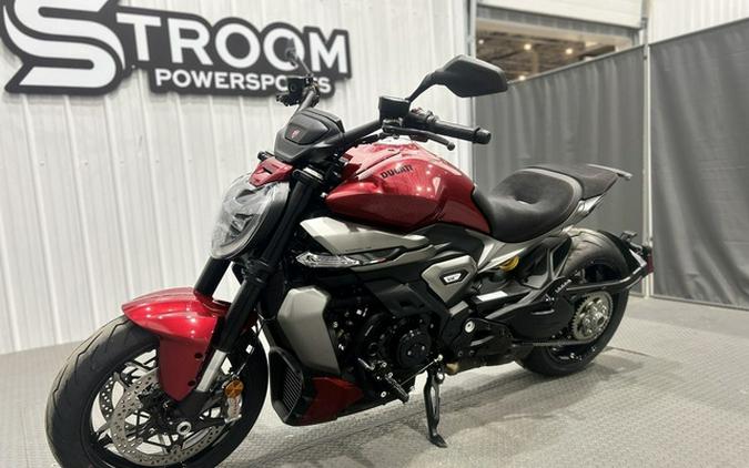 2026 Ducati XDiavel V4 Burning Red V4