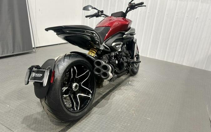 2026 Ducati XDiavel V4 Burning Red V4