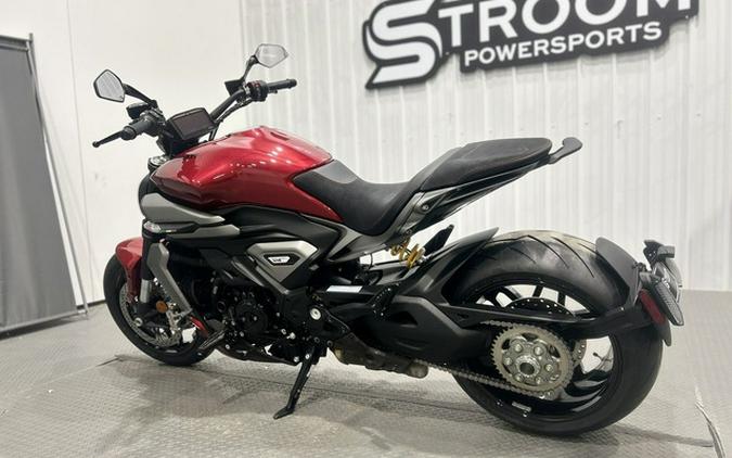 2026 Ducati XDiavel V4 Burning Red V4