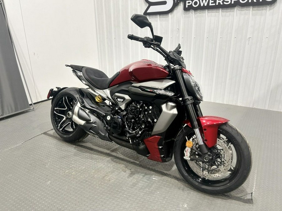 2026 Ducati XDiavel V4 Burning Red V4