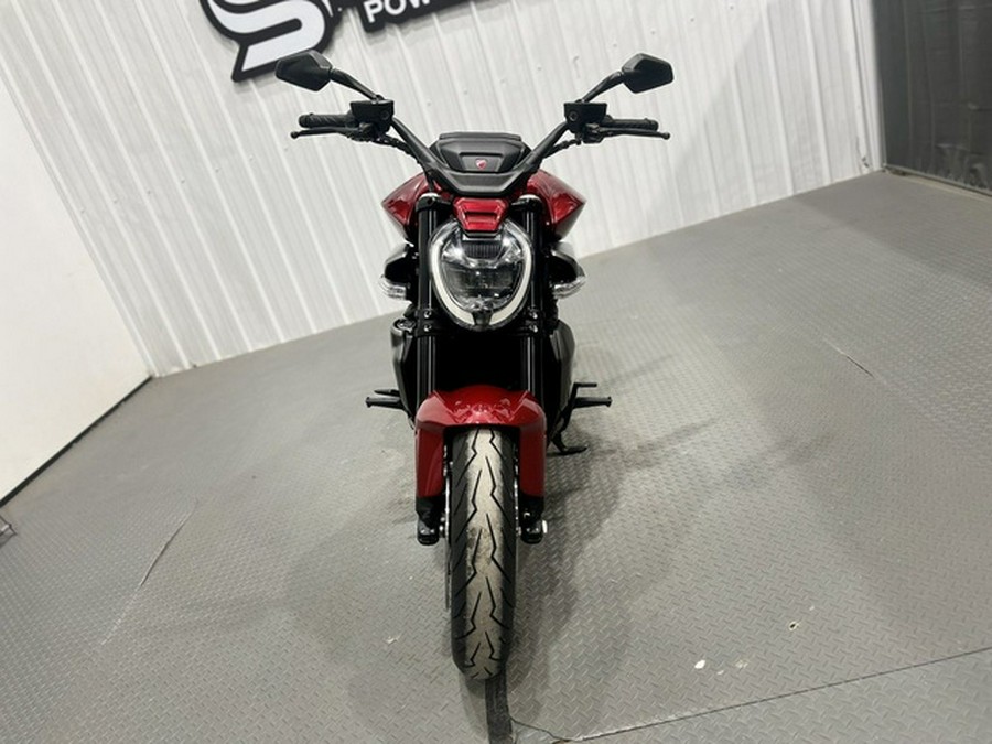 2026 Ducati XDiavel V4 Burning Red V4