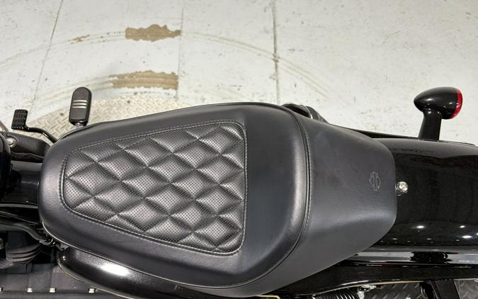 2021 Harley-Davidson® Iron 1200™ Vivid Black