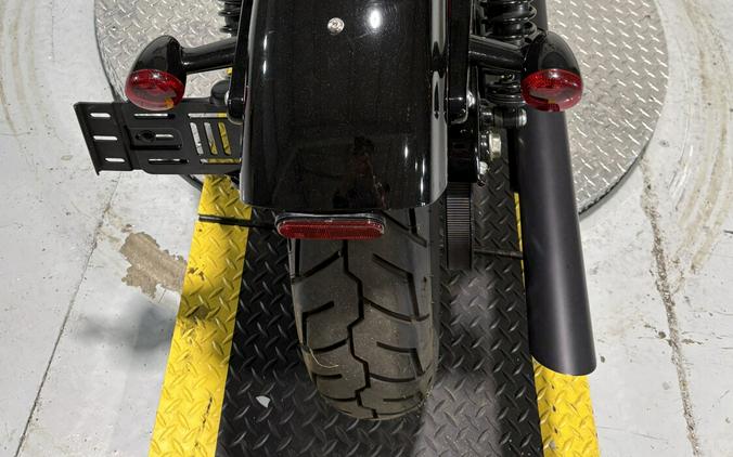 2021 Harley-Davidson® Iron 1200™ Vivid Black