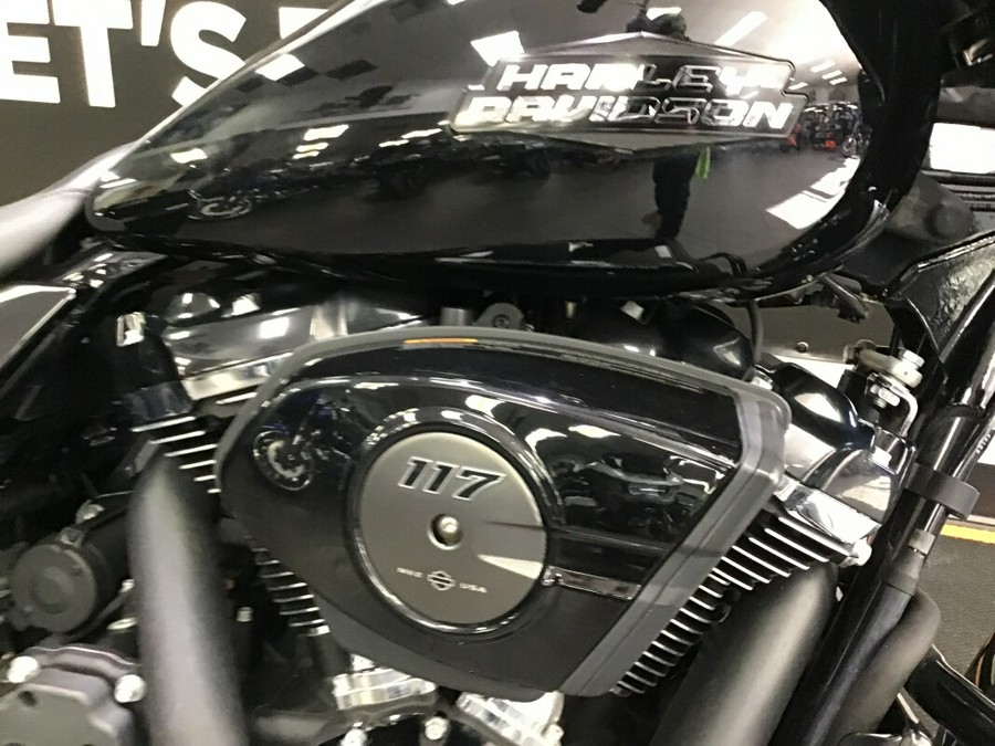 2024 Harley-Davidson® Street Glide® Vivid Black - Black Finish
