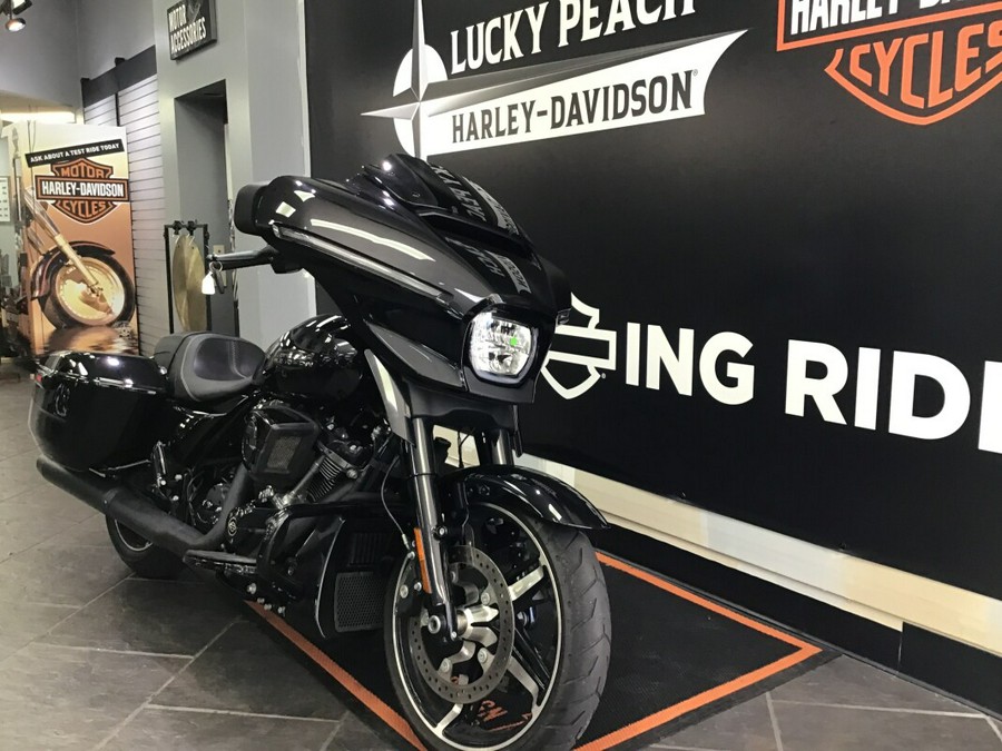 2024 Harley-Davidson® Street Glide® Vivid Black - Black Finish