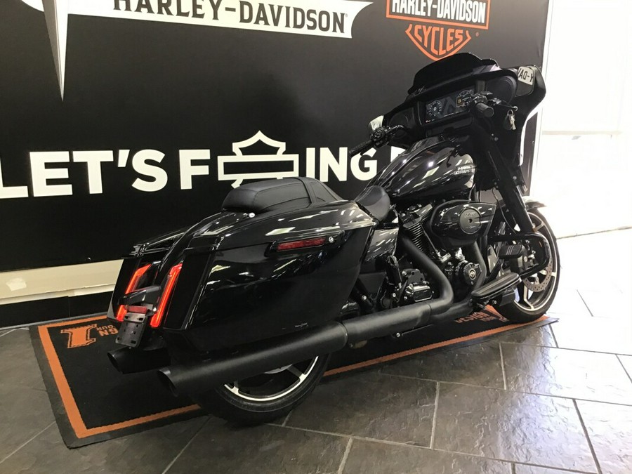 2024 Harley-Davidson® Street Glide® Vivid Black - Black Finish