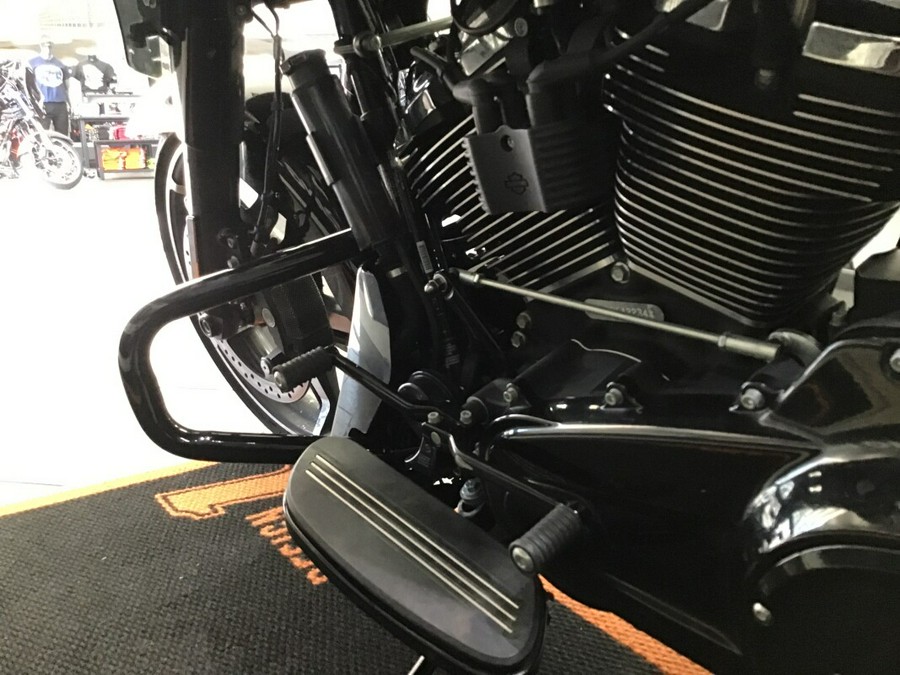 2024 Harley-Davidson® Street Glide® Vivid Black - Black Finish