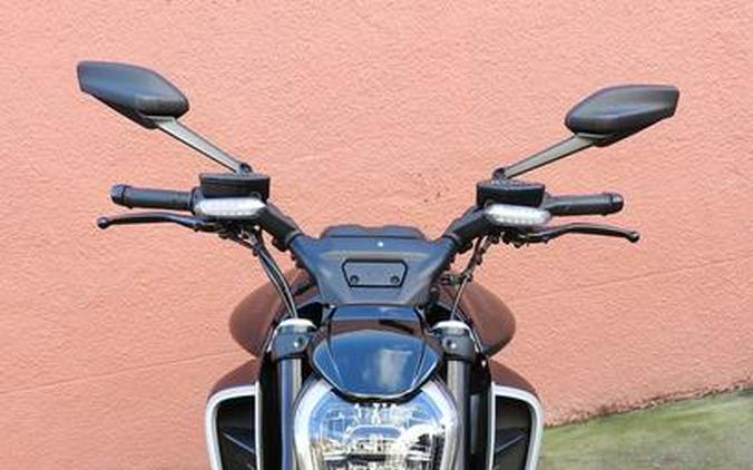 2024 Ducati Diavel V4 Black