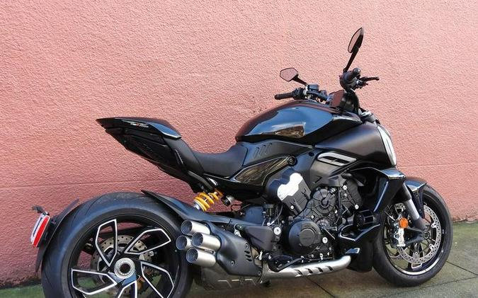 2024 Ducati Diavel V4 Black