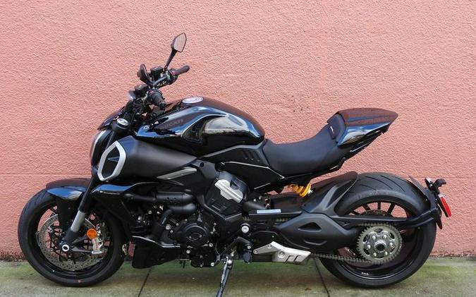 2024 Ducati Diavel V4 Black