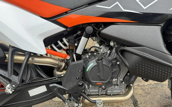 2024 KTM SMT 890