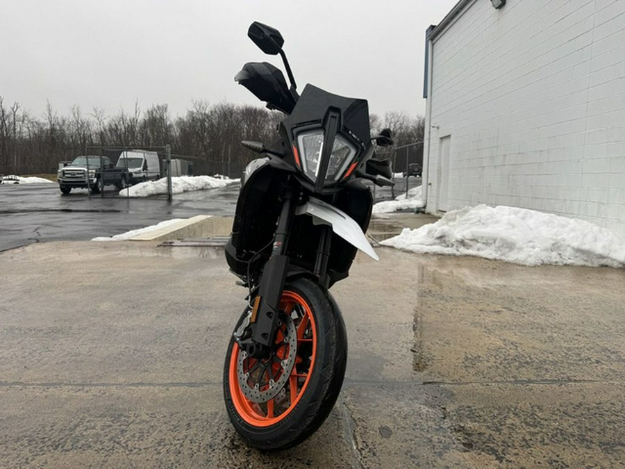 2024 KTM SMT 890