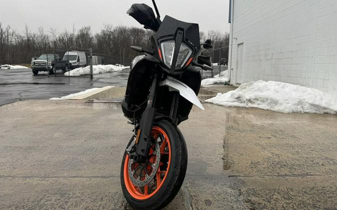 2024 KTM SMT 890