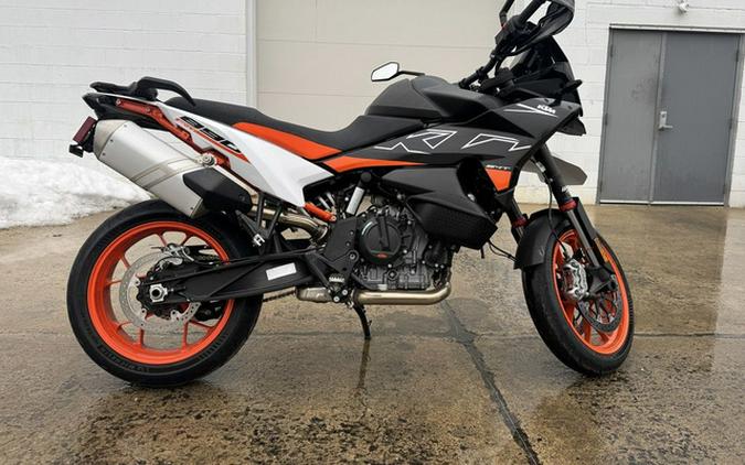 2024 KTM SMT 890