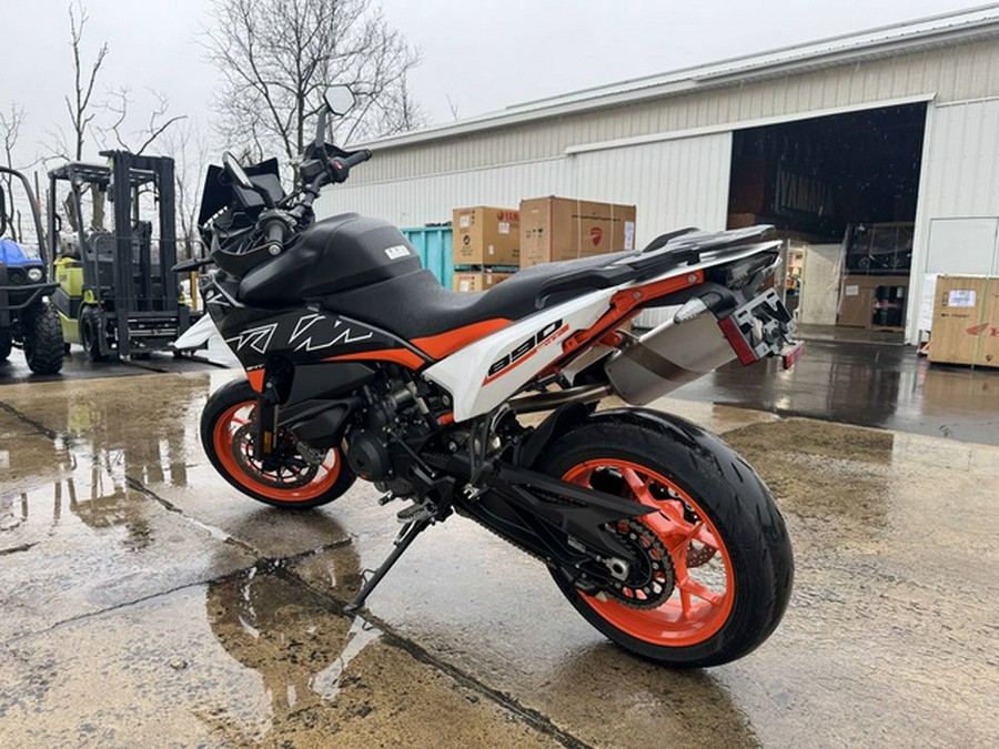 2024 KTM SMT 890