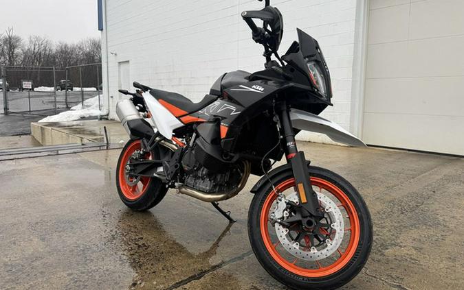 2024 KTM SMT 890