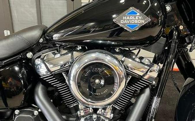 2025 Harley-Davidson® FLHC - Heritage Classic