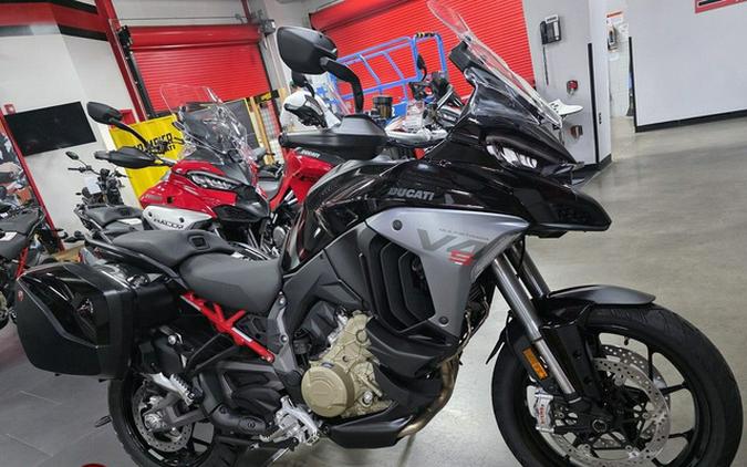 2027 Ducati Multistrada V4 S Travel & Radar Thrilling Black