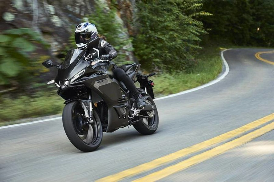 2025 Yamaha YZF-R3 ABS