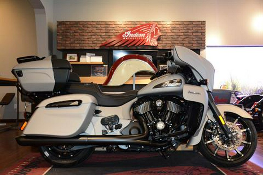 2023 Indian Motorcycle Roadmaster® Dark Horse®