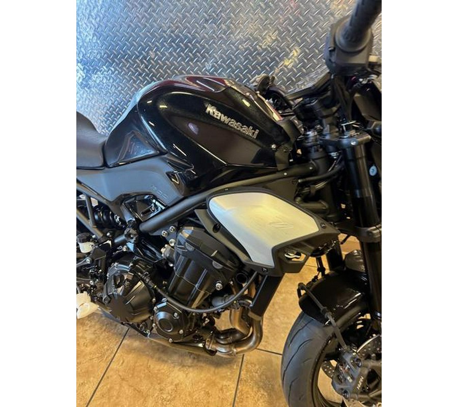 2025 Kawasaki Z900 ABS Metallic Spark Black/Metallic Carbon Gray