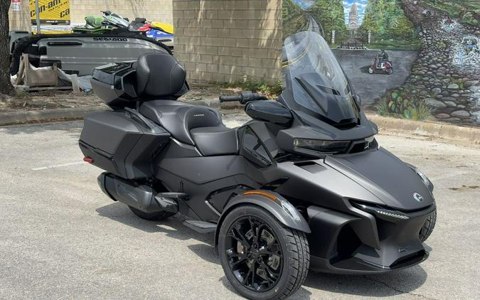 2025 Can-Am® Spyder RT Limited Dark Wheels