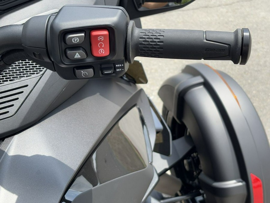 2025 Can-Am® Spyder RT Limited Dark Wheels