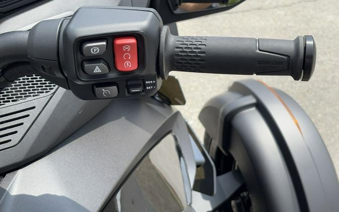 2025 Can-Am® Spyder RT Limited Dark Wheels