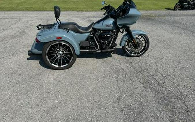 2024 Harley-Davidson® Road Glide® 3 Sharkskin Blue - Black Finish