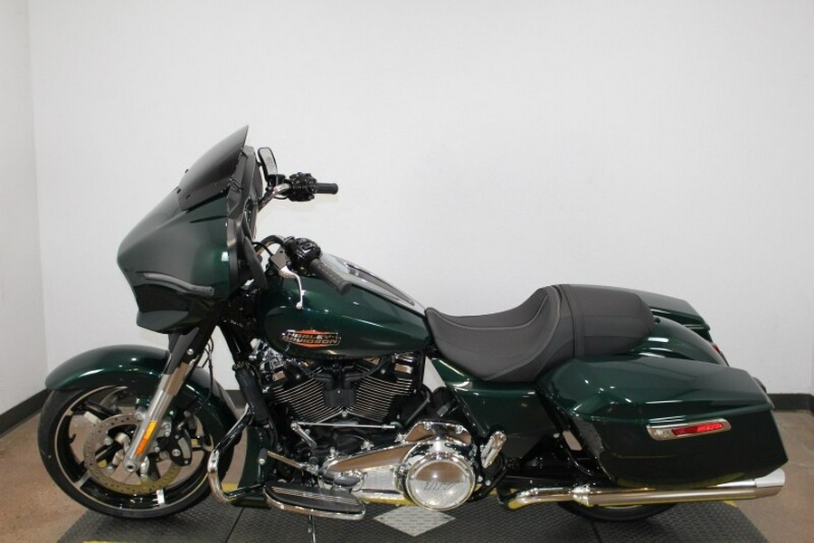 Harley-Davidson Street Glide® 2024 FLHX 84410737DT ALPINE GREEN
