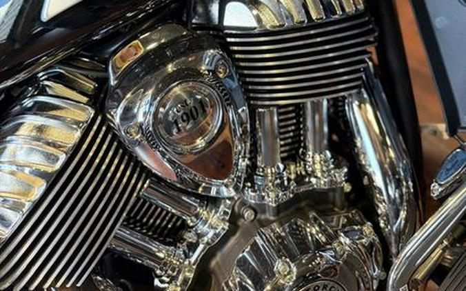 2025 Indian Motorcycle® Roadmaster® Limited w/Powerband Audio Black Metallic