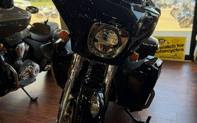 2025 Indian Motorcycle® Roadmaster® Limited w/Powerband Audio Black Metallic