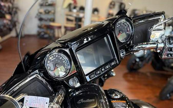 2025 Indian Motorcycle® Roadmaster® Limited w/Powerband Audio Black Metallic