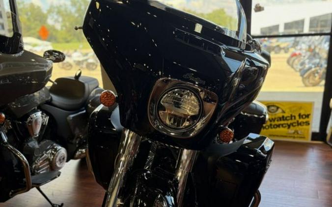 2025 Indian Motorcycle® Roadmaster® Limited w/Powerband Audio Black Metallic