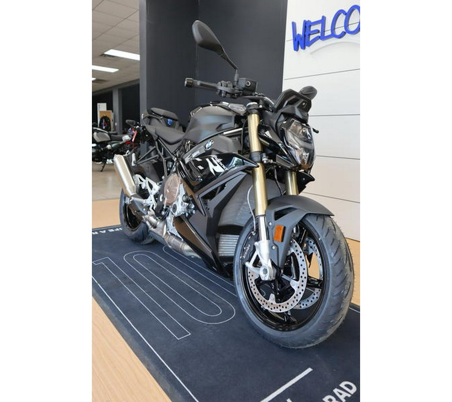 2024 BMW S 1000 R Black Storm Metallic