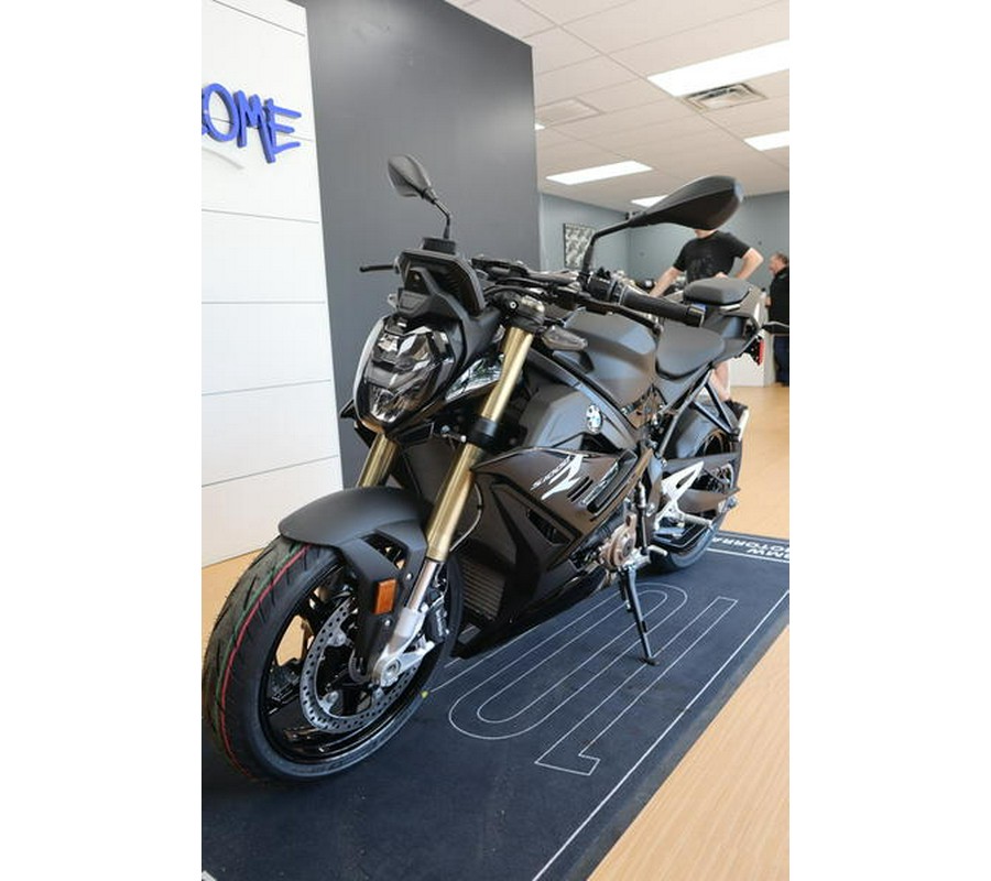 2024 BMW S 1000 R Black Storm Metallic