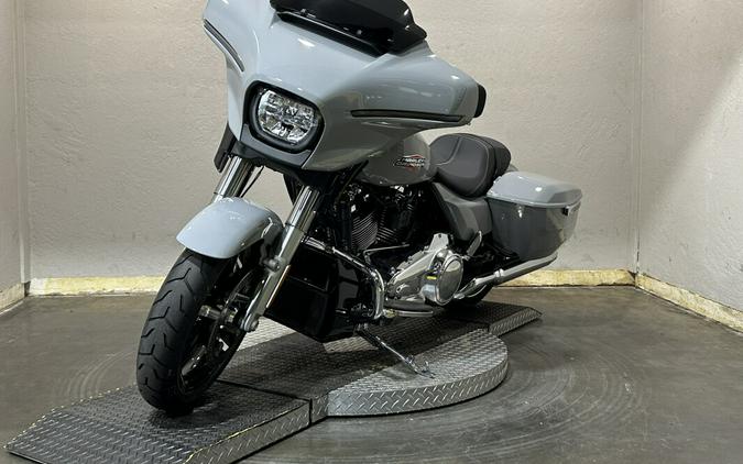 Harley-Davidson Street Glide® 2024 FLHX 84468384 BILLIARD GRAY