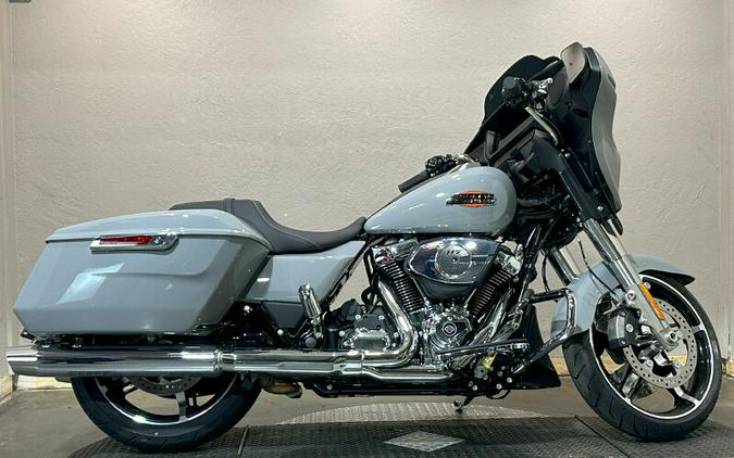 Harley-Davidson Street Glide® 2024 FLHX 84468384 BILLIARD GRAY