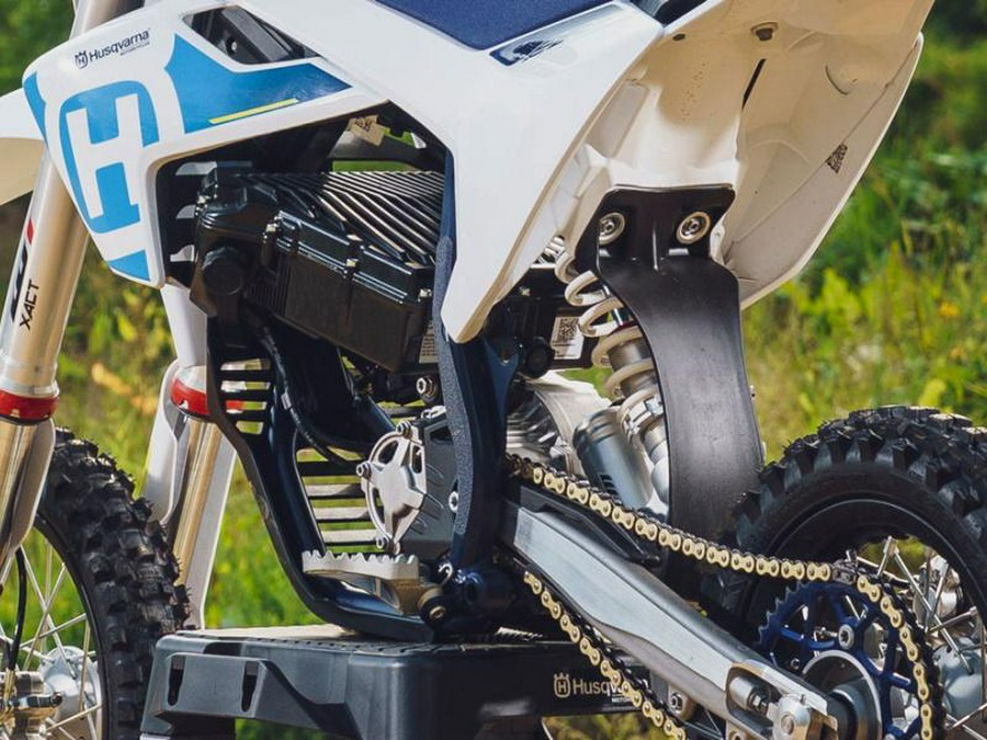 2023 Husqvarna® EE5