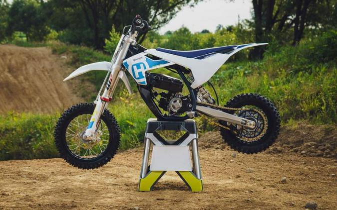 2023 Husqvarna® EE5