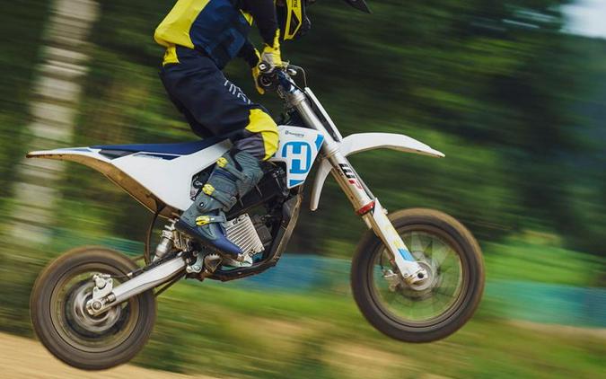 2023 Husqvarna® EE5