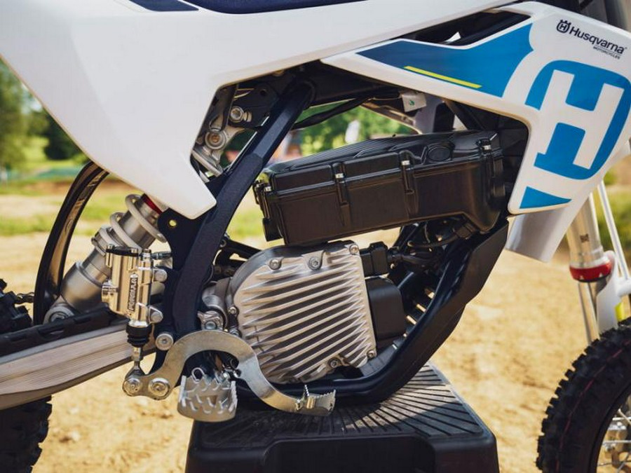 2023 Husqvarna® EE5