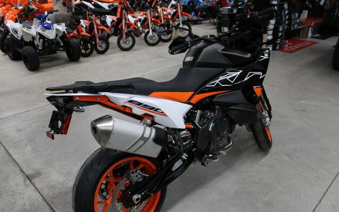 2024 KTM 890 SMT